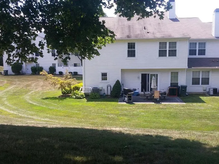 74 Banbury Ct — Photo 11