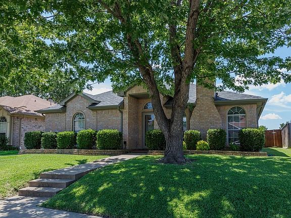 3rd image of 2821 Hidden Springs Dr