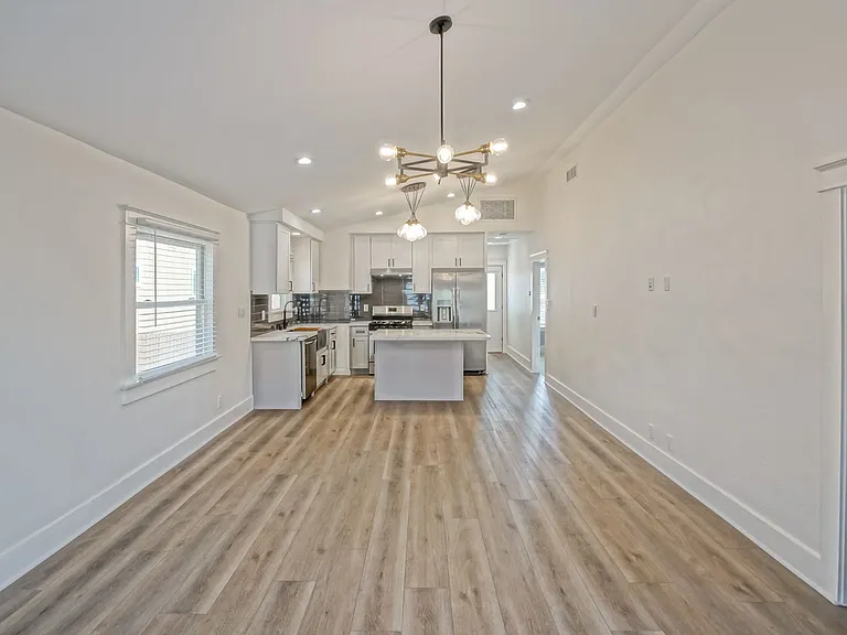 827 N Lucia Ave — Photo 5