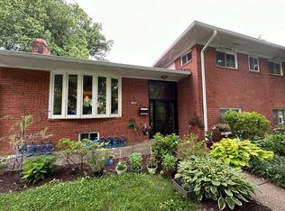 9855 Singleton Dr, Bethesda, MD 20817