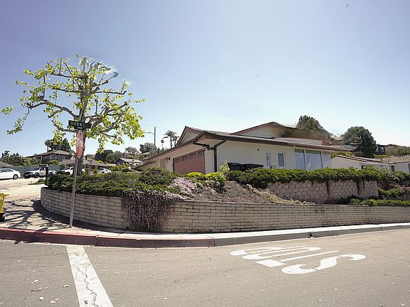 3rd image of 2615 Temple Hills Dr