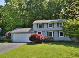 724 Close Cir, Webster, NY 14580