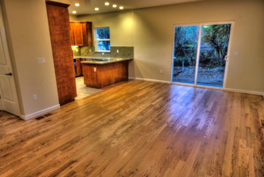 4 bed, 3.0 bath, 1800 sqft, $7,900 — Photo 2