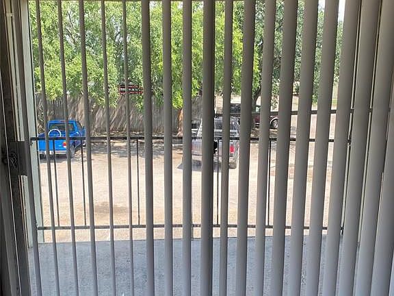 4th image of 5625 Antoine Dr #418