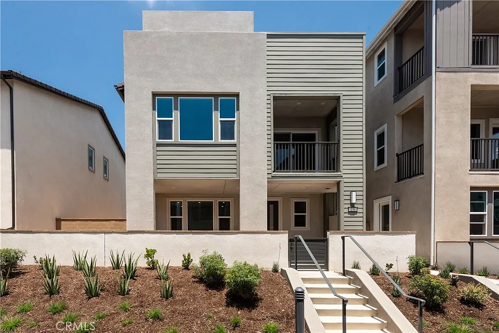 Building Photo - 136 Seep