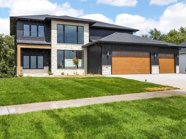 504 Whitetail Ln, Tiffin, IA 52340