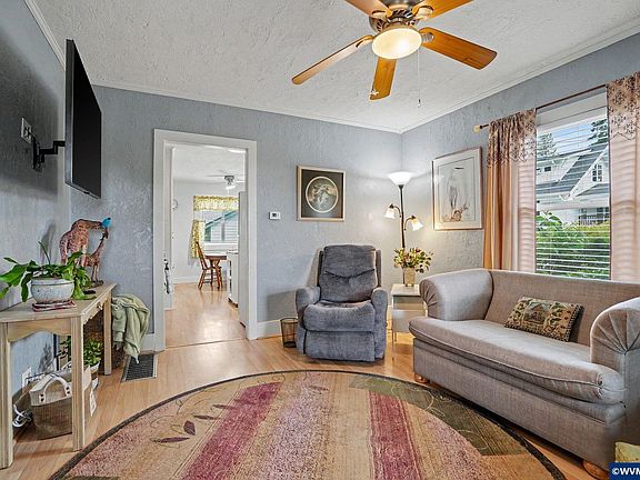 3rd image of 824 Chadwick St