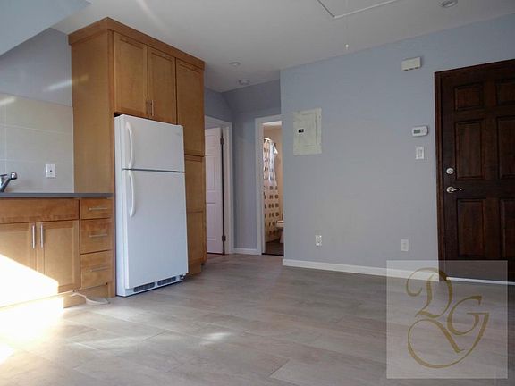 5th image of 8814 Bay 16th St #3