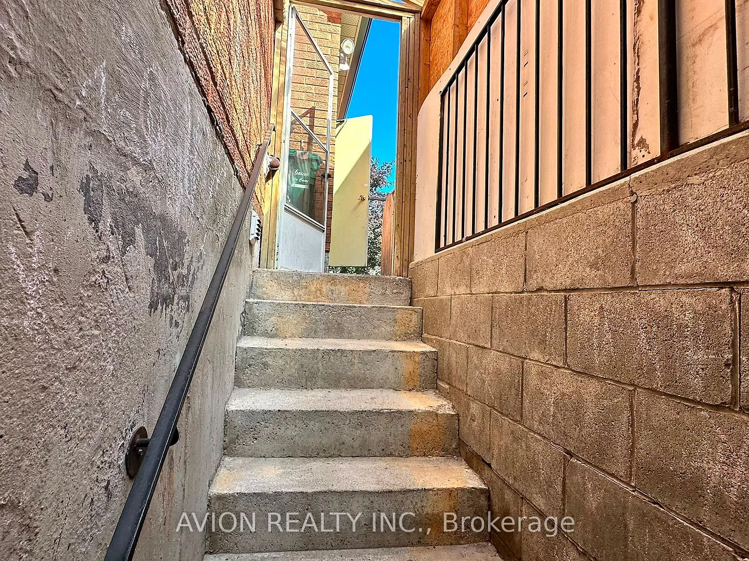 3 bed, $2,000 — Photo 3