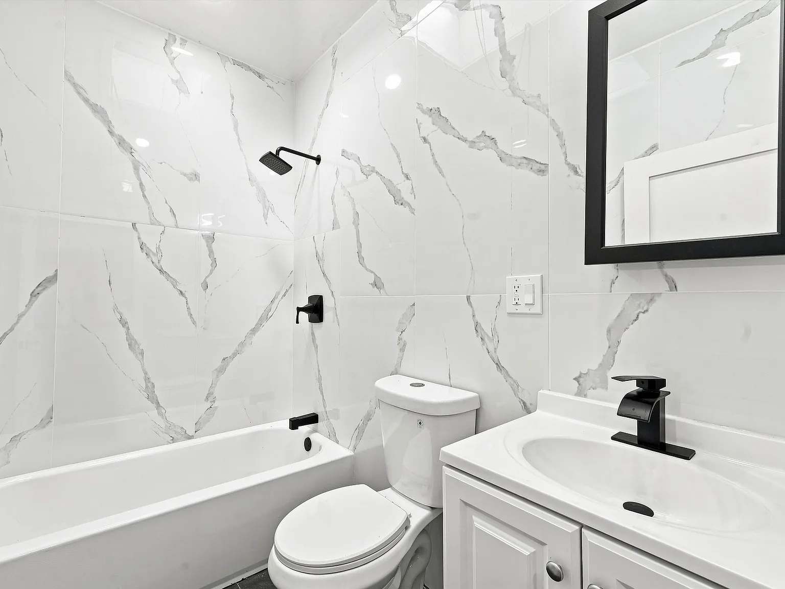 3 bed, 960 sqft, $1,849 — Photo 3
