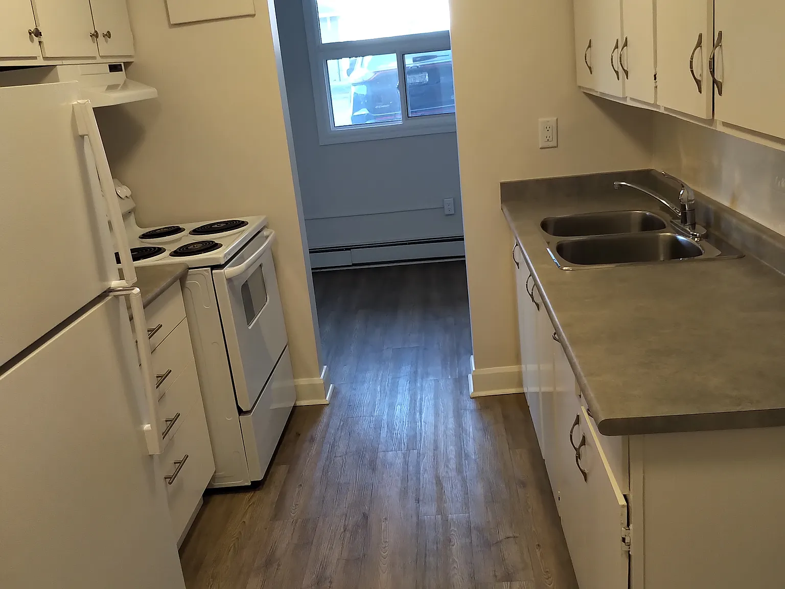 3 bedroom - 200 London Rd Sarnia ON N7T 7S9 — Photo 3