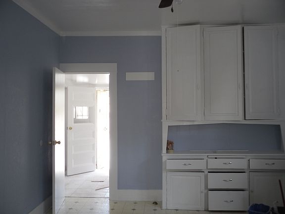 2nd image of 1303 W 92nd St