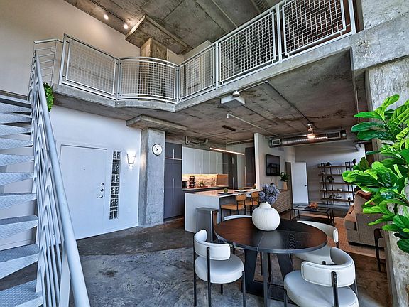 4th image of 2000 Bagby St APT 7423