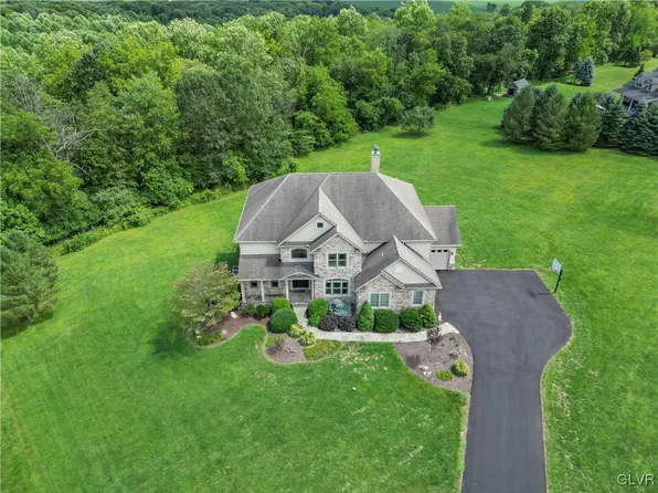 221 Donato Ct, Nazareth, PA 18064