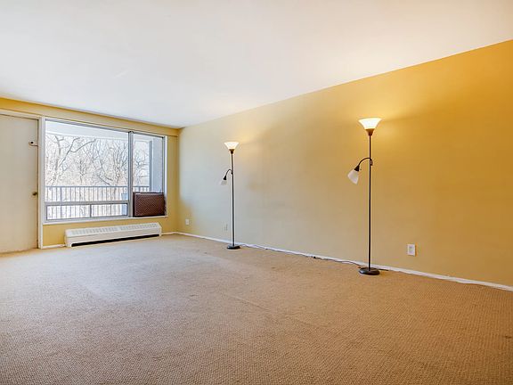 3rd image of 90-60 Union Tpke APT 4D