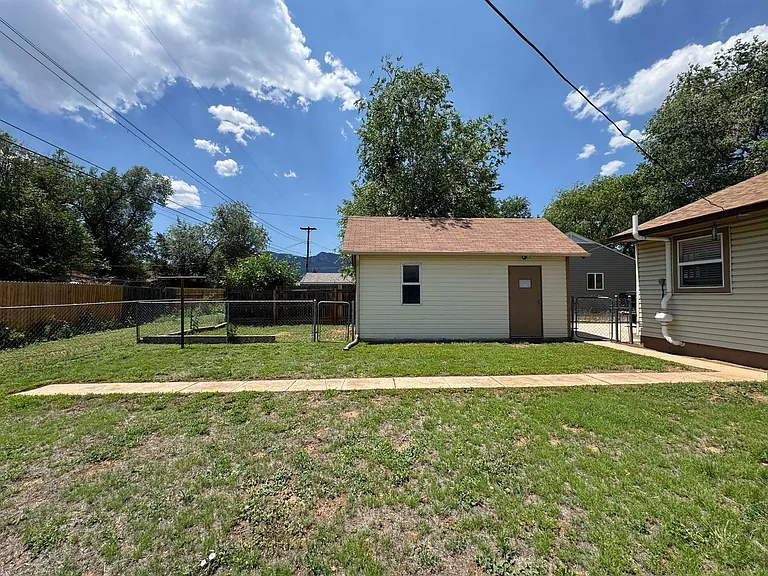 1205 Aspen Ave — Photo 12