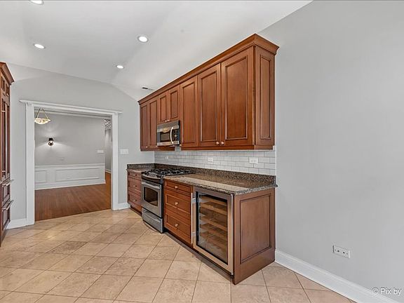 4th image of 327-335 W Belden Ave #331-2