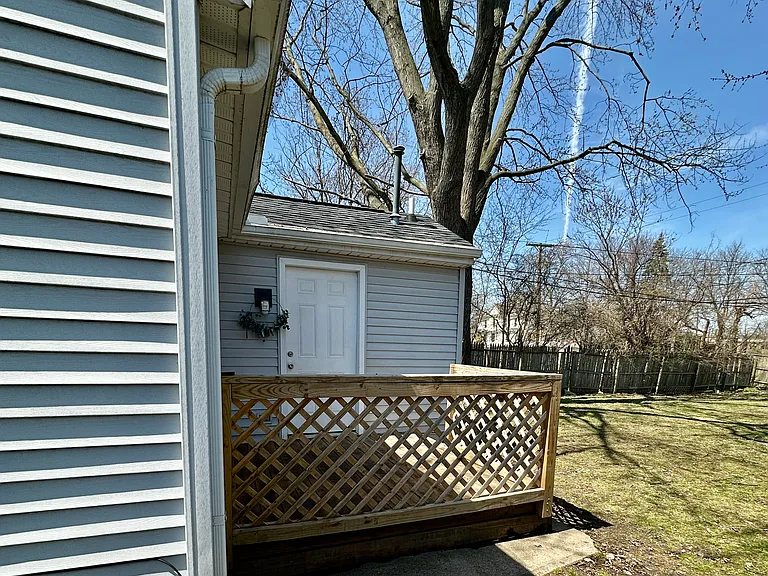 55 Vermont Dr — Photo 3