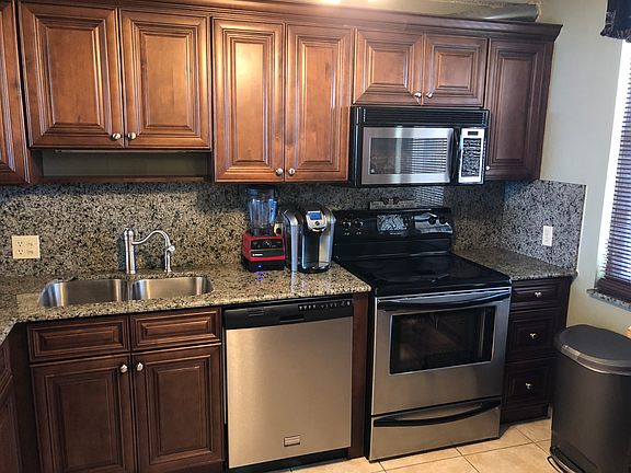 5th image of 911 Ocean Dr APT 405