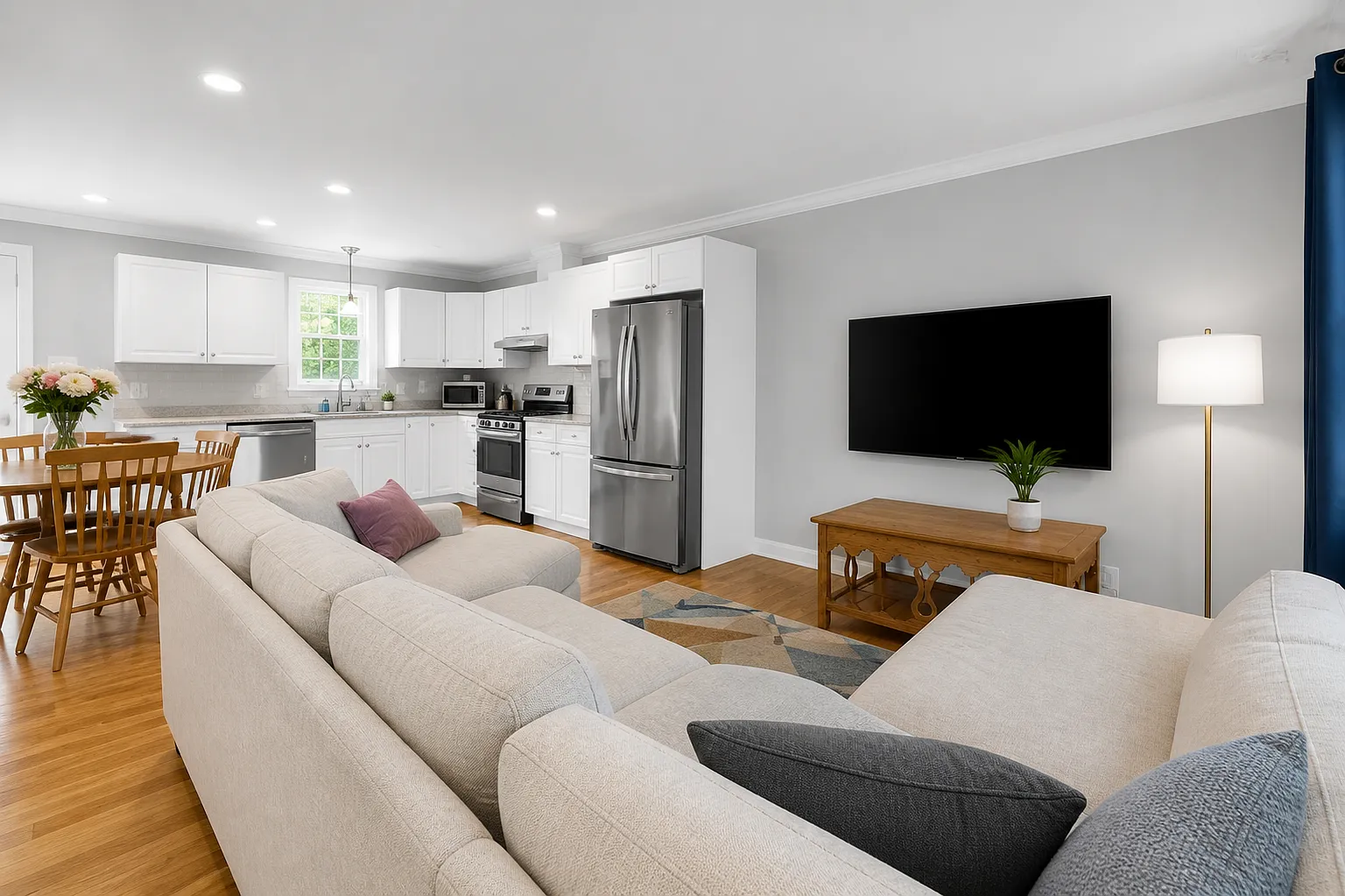 3 bed, 1.5 bath, 1200 sqft, $3,600 — Photo 3