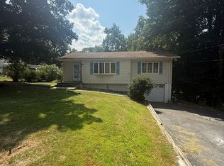 2 San Marcos Dr, Monroe, NY