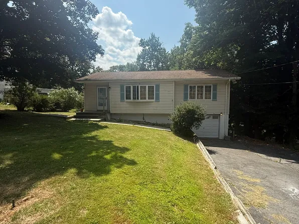 2 San Marcos Dr, Monroe, NY 10950