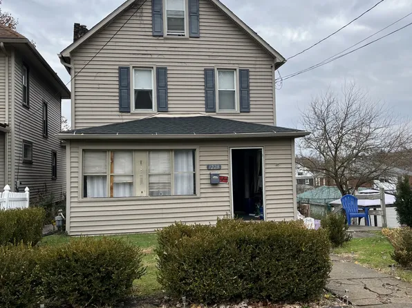 1228 Washington St, Farrell, PA 16121