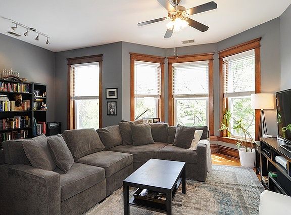 2nd image of 4128 N Ashland Ave