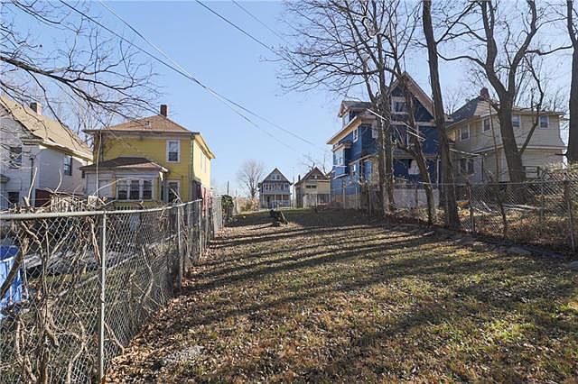 2nd image of 3022 Woodland Ave