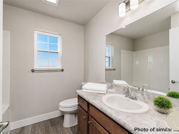 5th image of 2237 Modera Ave