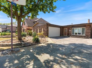 10016 Harnew Rd W, Oak Lawn, IL 60453