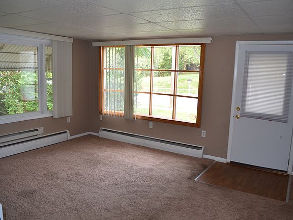 Entrance and Living Rm