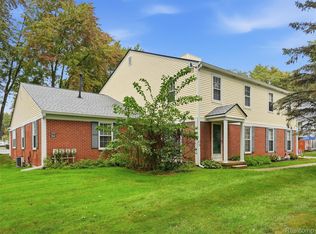 24763 Meadow Creek Dr, Harrison Township, MI 48045