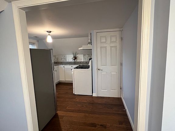 4th image of 52 Essex St