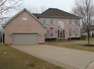 2002 Ravine Dr, Gurnee, IL 60031