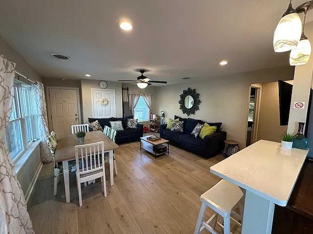 3 bed, 1400 sqft, $3,095 — Photo 4