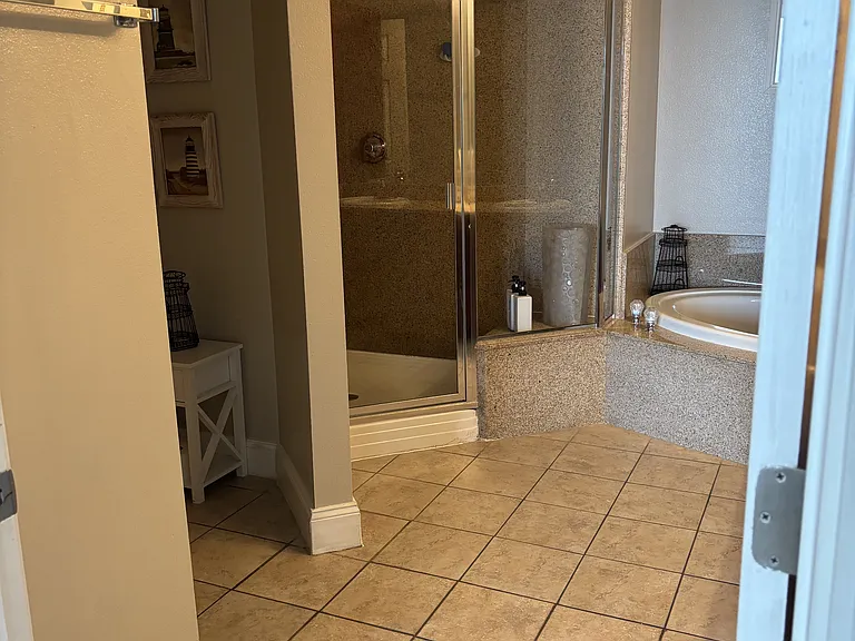 9902 S Thomas Dr #529 — Photo 2
