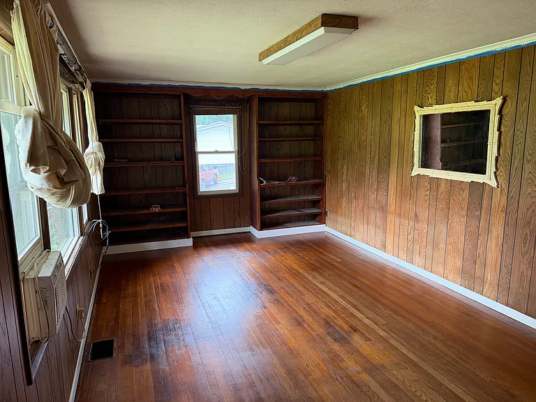 218 Tipton St — Photo 16