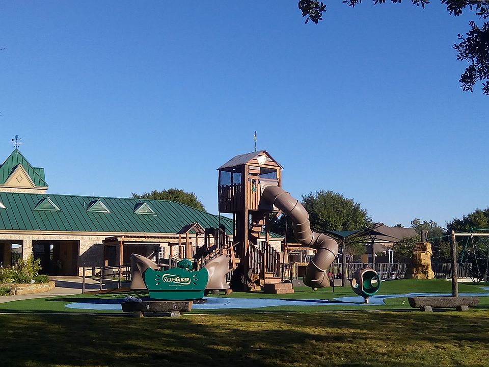 NEW playground - 5 min walk