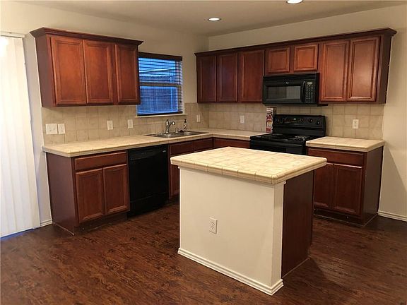 2nd image of 2309 Collier Dr