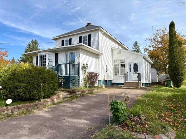 84/86 Elm St, Springhill, NS B0M 1E0