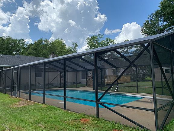 5th image of 3674 Sussex Dr NE