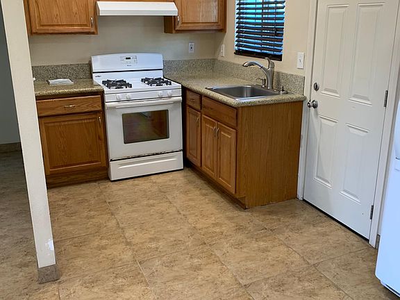 3rd image of 2416 Lincoln Ave