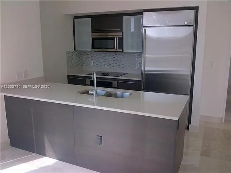 55 SE 6th St #1502 — Photo 4