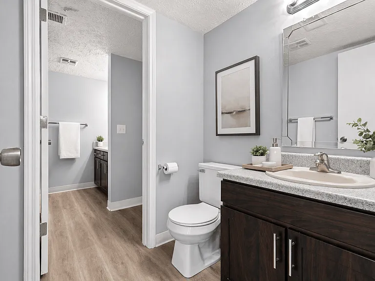 Fairfax Apartments - Lansing, MI — Photo 12