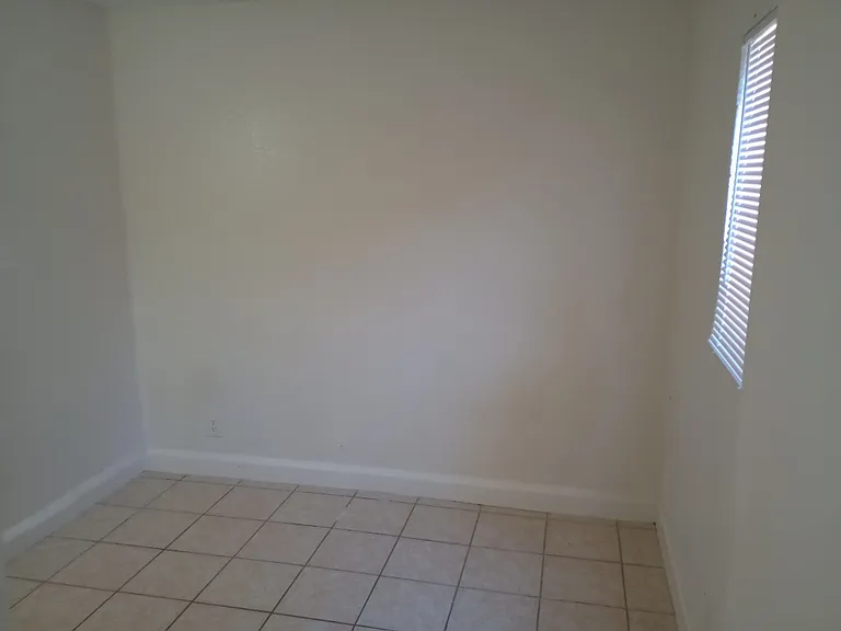 401 N D St #11 — Photo 7