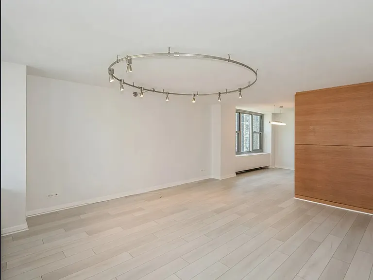 400 E Randolph St #1430 — Photo 5