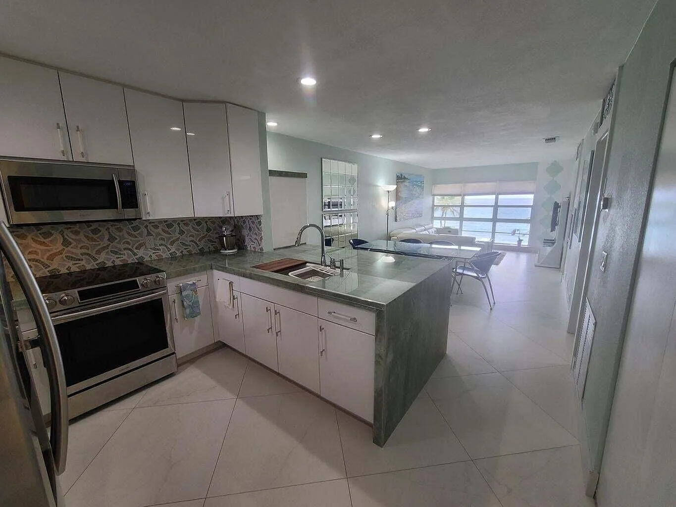 1 bed, 1.0 bath, 755 sqft, $4,000 — Photo 3