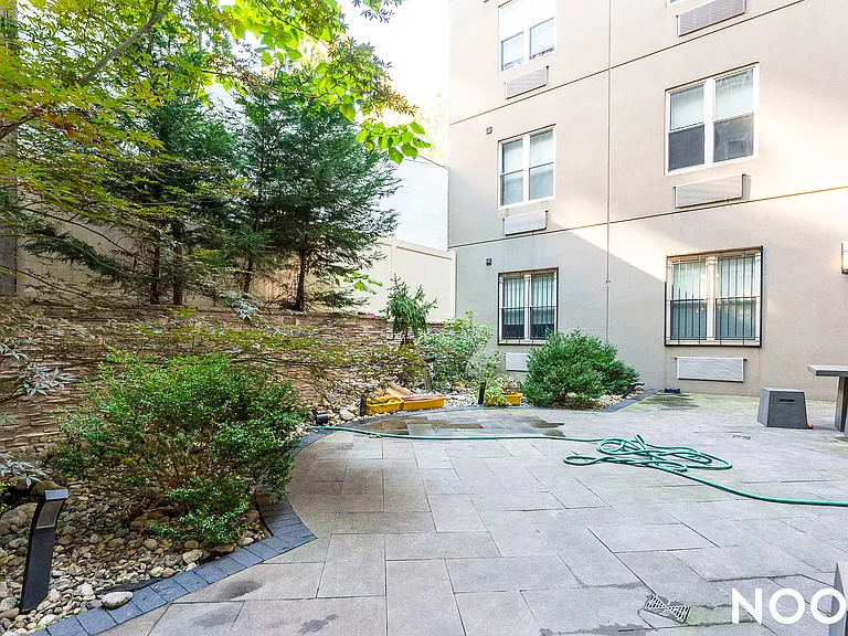 137 Hart St #1 — Photo 20