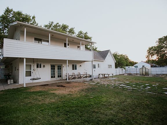 4th image of 1360 E 22nd St